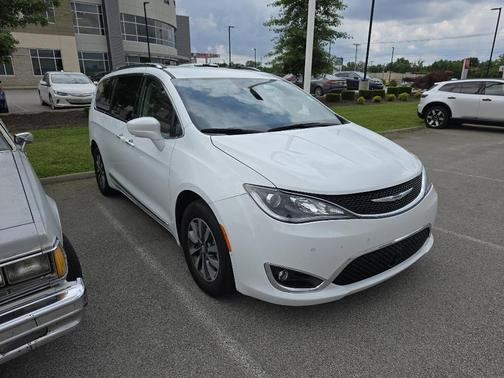 2020 Chrysler Pacifica Touring-L Plus