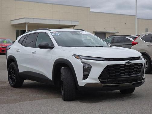 Summit White 2025 Chevrolet Trax ACTIV