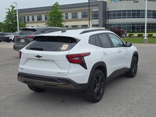 Summit White 2025 Chevrolet Trax ACTIV