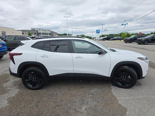 Summit White 2025 Chevrolet Trax ACTIV