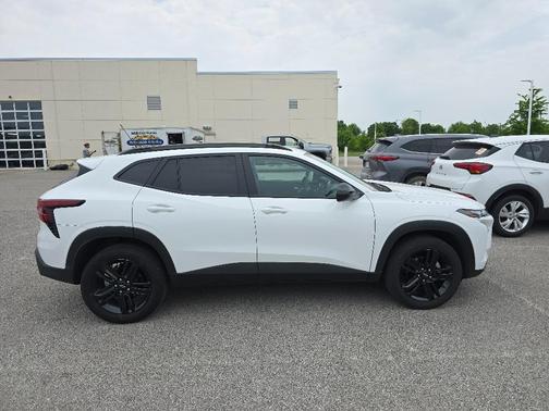 Summit White 2025 Chevrolet Trax ACTIV