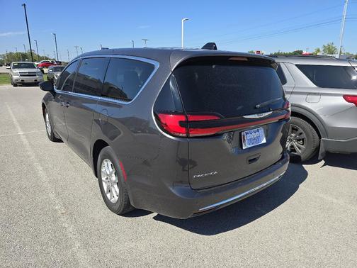 2023 Chrysler Pacifica Touring-L