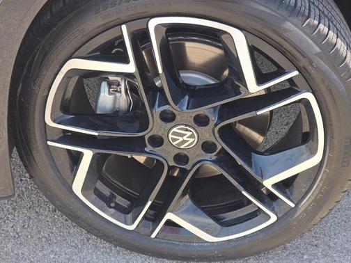 Opal White Pearl Effect 2025 Volkswagen Tiguan 2.0T SEL R-Line