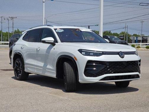 Opal White Pearl Effect 2025 Volkswagen Tiguan 2.0T SEL R-Line
