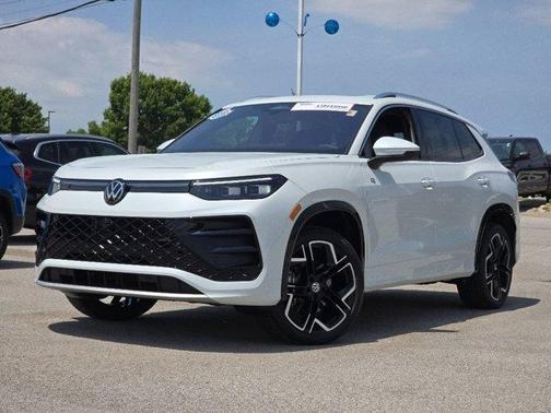 Opal White Pearl Effect 2025 Volkswagen Tiguan 2.0T SEL R-Line