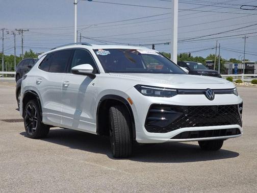Opal White Pearl Effect 2025 Volkswagen Tiguan 2.0T SEL R-Line