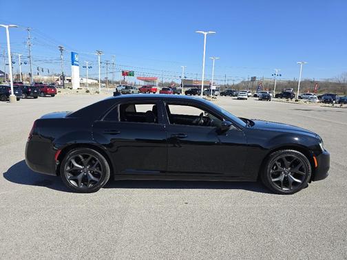 2022 Chrysler 300 Touring