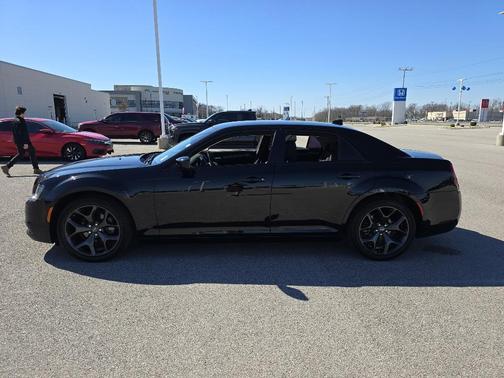 2022 Chrysler 300 Touring