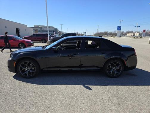 2022 Chrysler 300 Touring