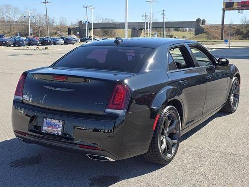 2022 Chrysler 300 Touring