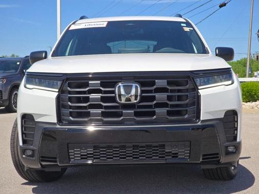 Platinum White Pearl 2026 Honda Pilot Sport
