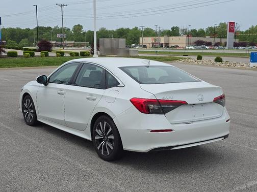 Platinum White Pearl 2022 Honda Civic EX