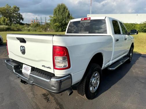 2022 RAM 2500 Tradesman Crew Cab 4x4 6'4' Box