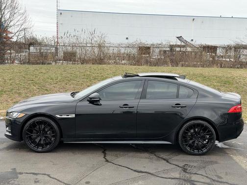 2017 Jaguar XE 35t R-Sport