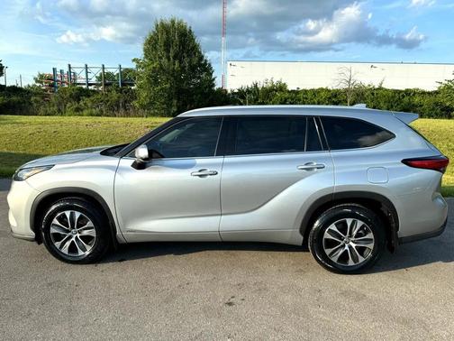 2022 Toyota Highlander Hybrid XLE