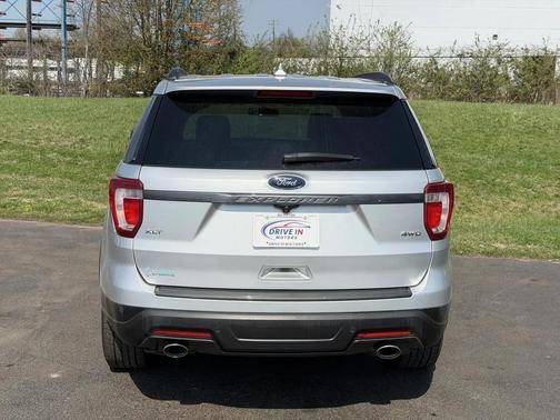 Ingot Silver Metallic 2018 Ford Explorer XLT