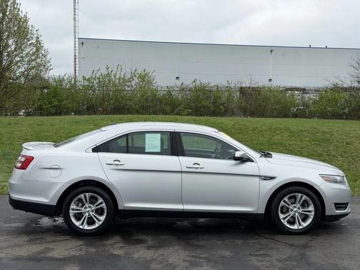 Ingot Silver Metallic 2018 Ford Taurus SEL