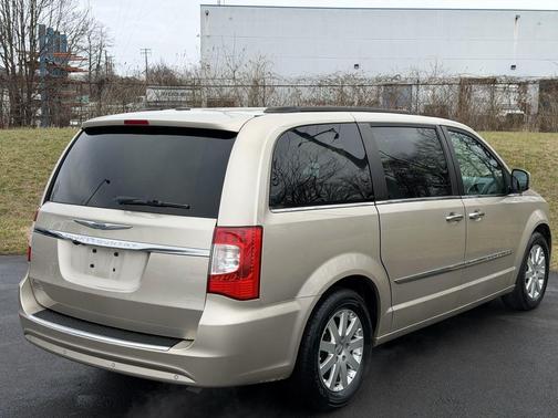 2015 Chrysler Town & Country Touring