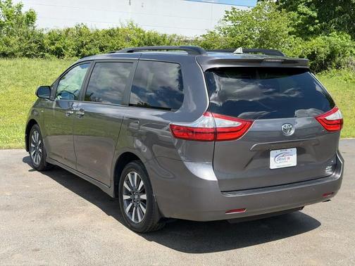 Predawn Gray Mica 2018 Toyota Sienna Limited Premium