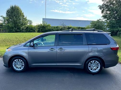 2016 Toyota Sienna XLE