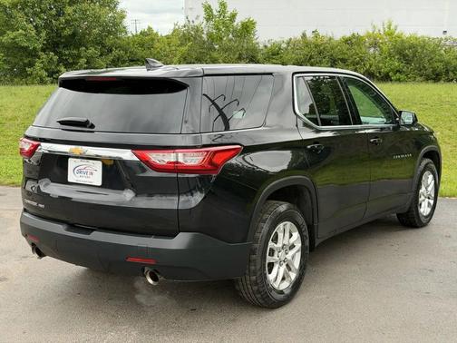 Mosaic Black Metallic 2018 Chevrolet Traverse LS