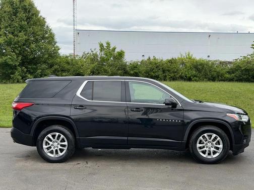 Mosaic Black Metallic 2018 Chevrolet Traverse LS