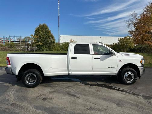 2019 RAM 3500 Tradesman Crew Cab 4x4 8' Box