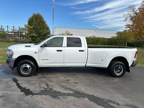 2019 RAM 3500 Tradesman Crew Cab 4x4 8' Box