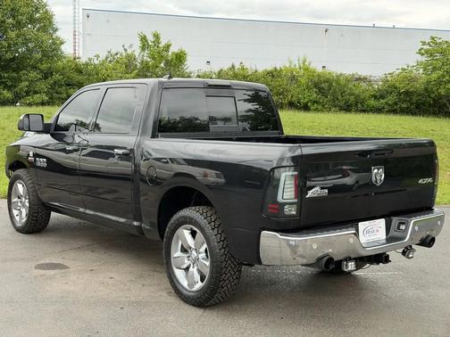 Brilliant Black Crystal Pearlcoat 2018 RAM 1500 Big Horn