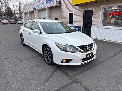 Pearl White 2016 Nissan Altima 2.5 SR