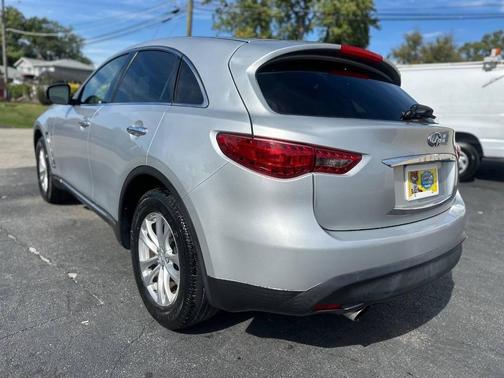 2017 INFINITI QX70 Base