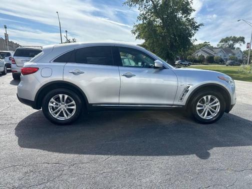 2017 INFINITI QX70 Base