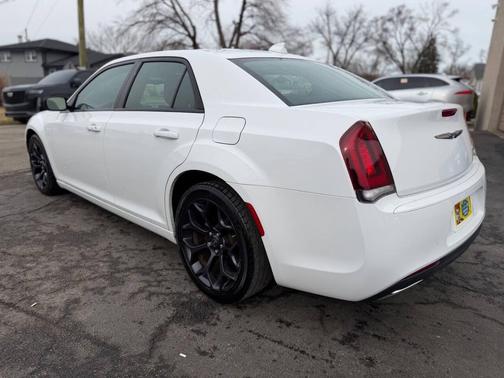 2019 Chrysler 300 Touring