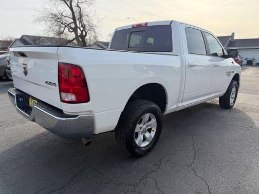 Bright White Clearcoat 2019 RAM 1500 SLT