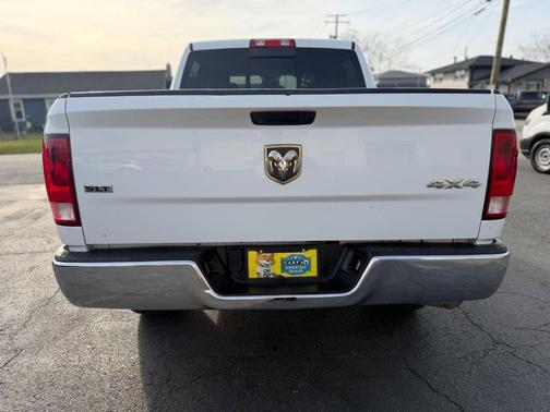 Bright White Clearcoat 2019 RAM 1500 SLT
