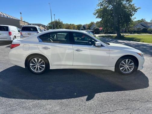 2015 INFINITI Q50 Premium