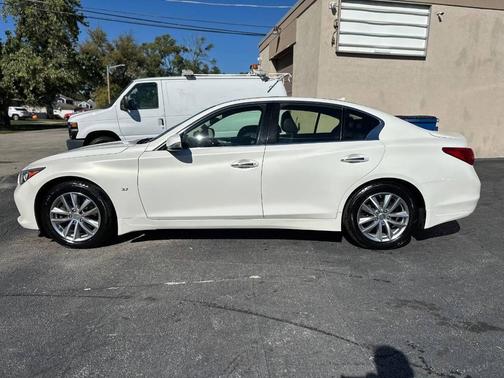 2015 INFINITI Q50 Premium