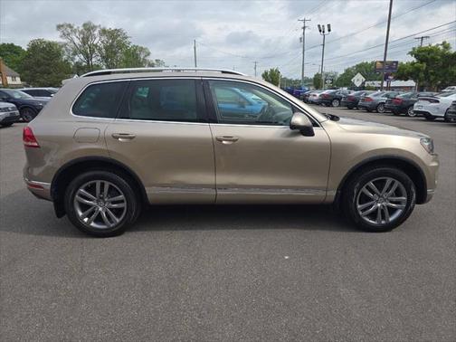 2016 Volkswagen Touareg VR6 Lux