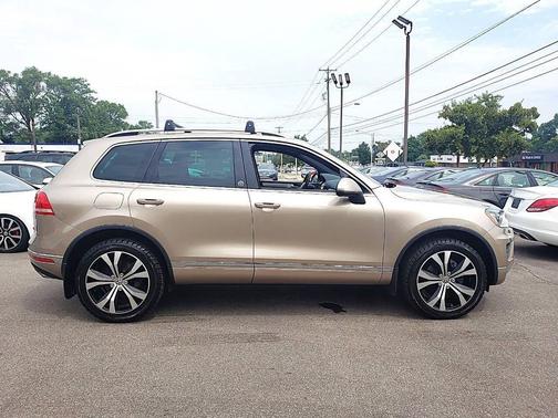 2017 Volkswagen Touareg V6 Wolfsburg Edition