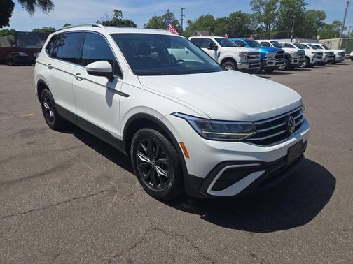 White 2022 Volkswagen Tiguan 2.0T SE 4MOTION