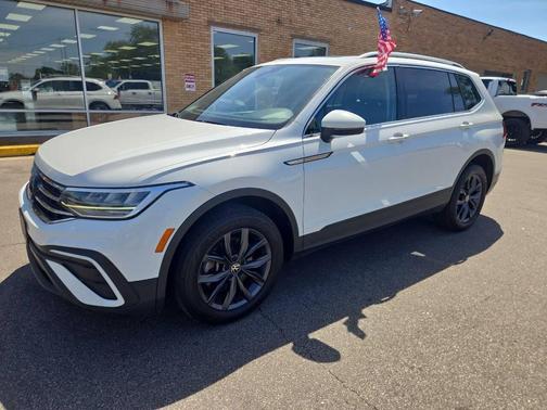 White 2022 Volkswagen Tiguan 2.0T SE 4MOTION