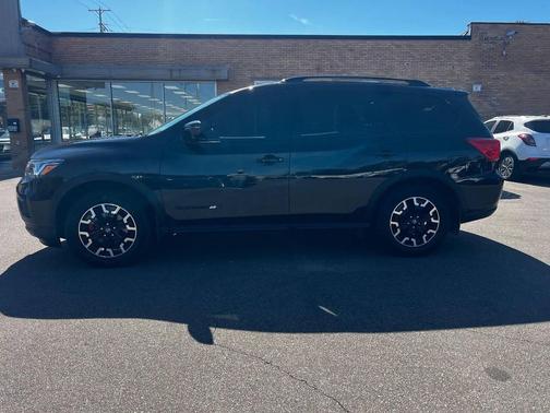 2020 Nissan Pathfinder SL 2WD