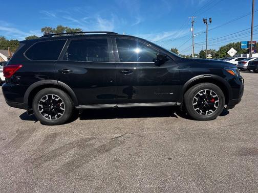 2020 Nissan Pathfinder SL 2WD