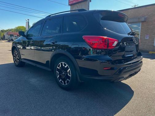 2020 Nissan Pathfinder SL 2WD