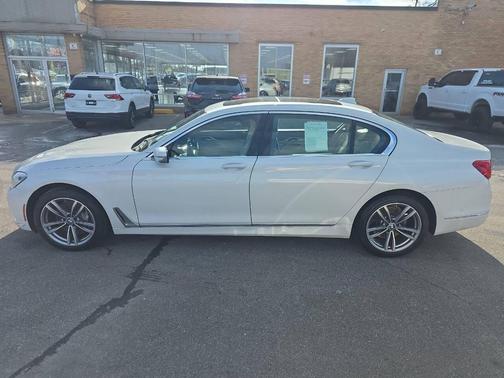 2016 BMW 750 i xDrive