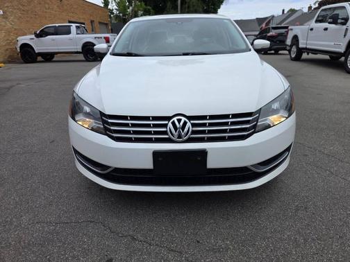 Candy White 2014 Volkswagen Passat 2.0L TDI DSG SE w/Sunroof
