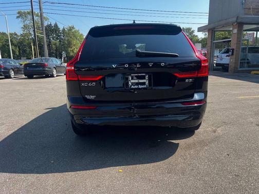 2023 Volvo XC60 B5 Core