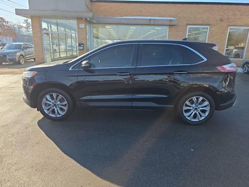 2021 Ford Edge Titanium