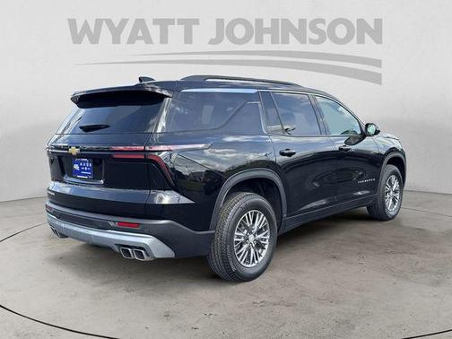 Mosaic Black Metallic 2025 Chevrolet Traverse LT