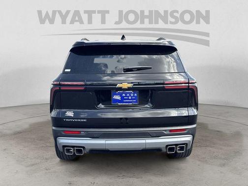 Mosaic Black Metallic 2025 Chevrolet Traverse LT